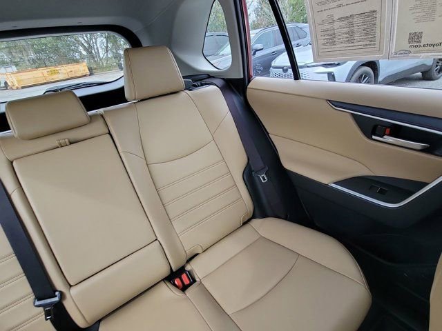 Used 2023 Toyota RAV4 XLE Premium image 6