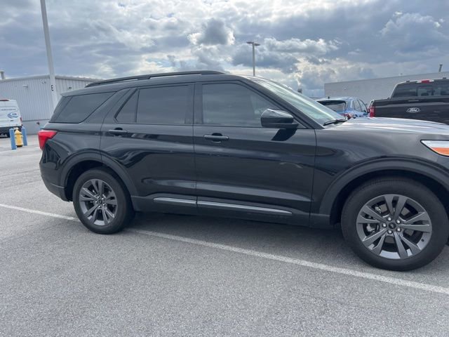Used 2022 Ford Explorer XLT w/ Equipment Group 202A AWD/4WD image 9