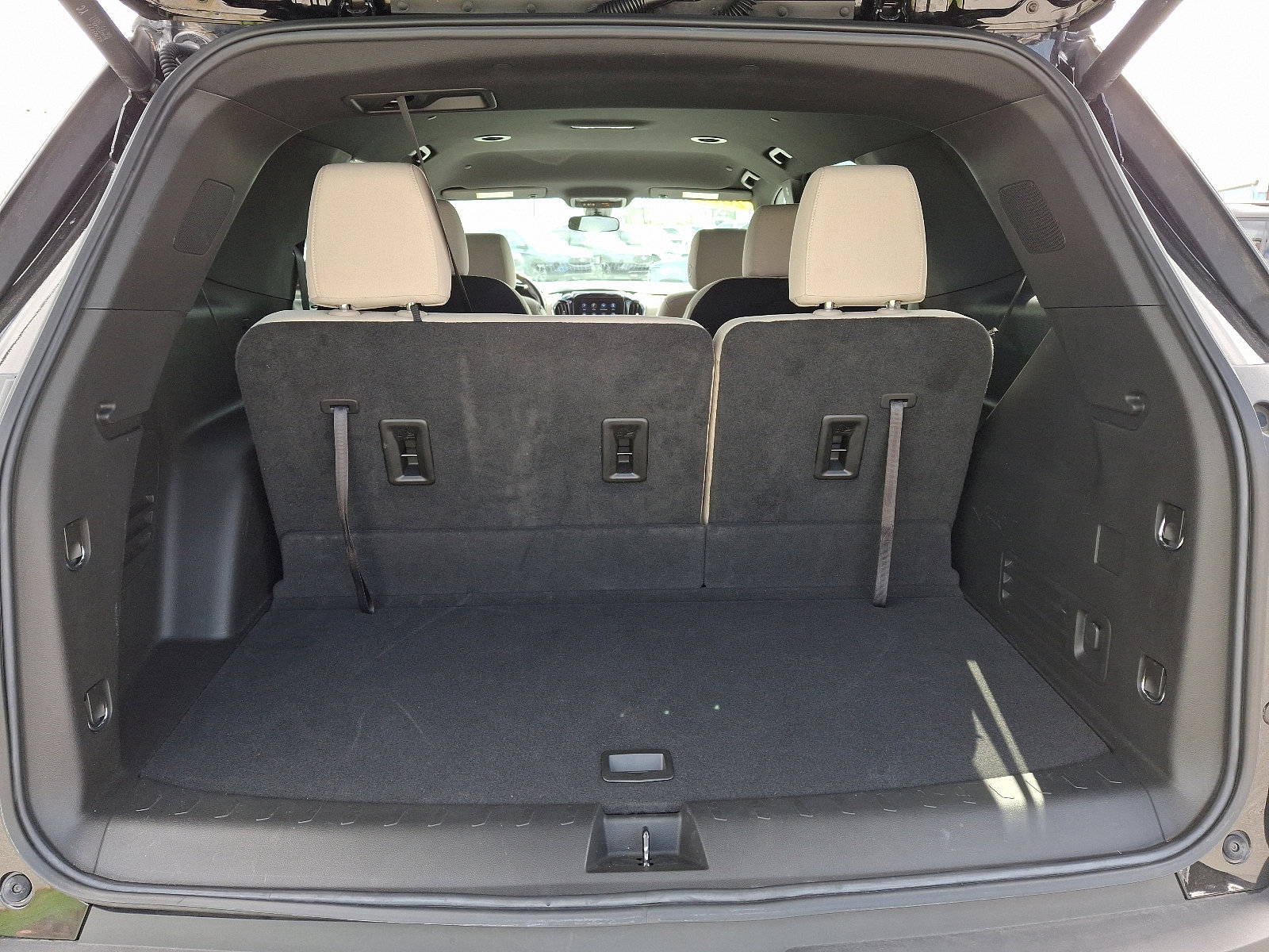 Used 2022 Chevrolet Traverse LT image 28