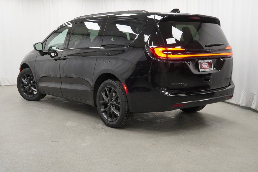 New 2026 Chrysler Pacifica Limited w/ S Appearance Package image 13
