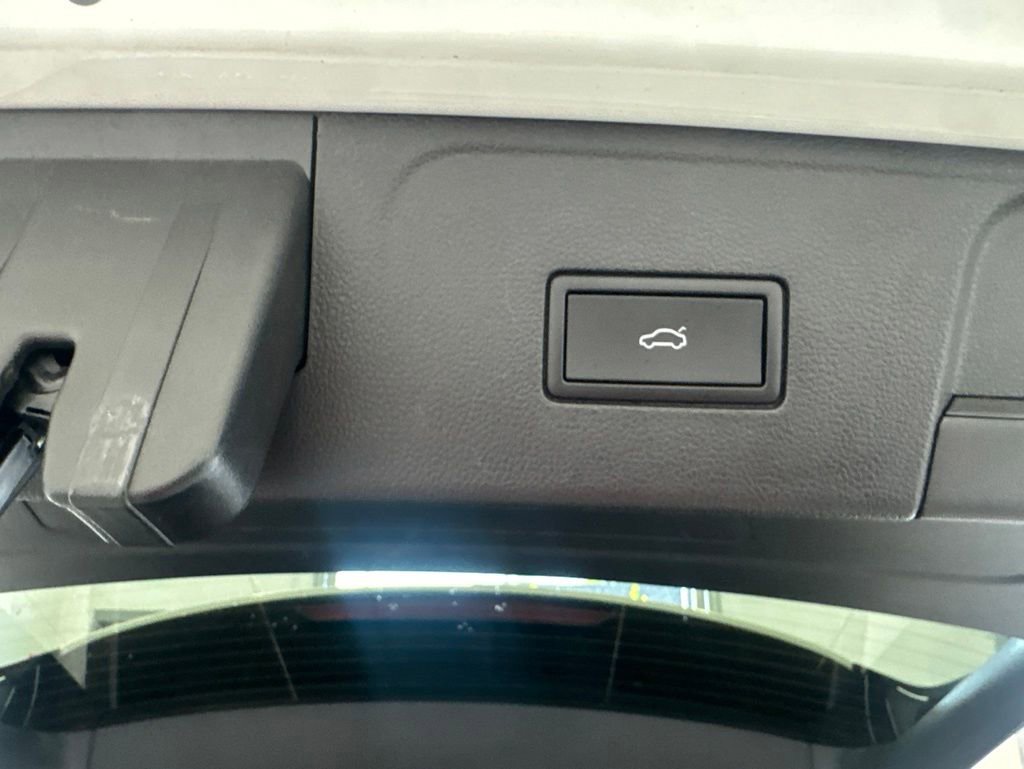 Certified 2025 Volkswagen Atlas Peak Edition SE AWD/4WD image 20