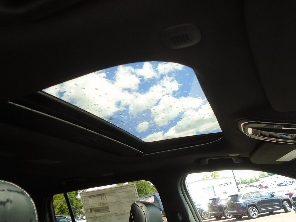 New 2025 Jeep Grand Cherokee L Altitude AWD/4WD image 15