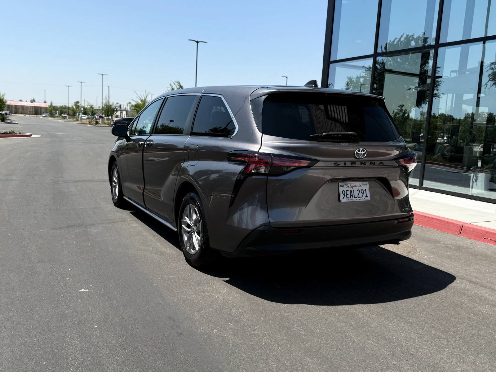 Used 2022 Toyota Sienna XLE FWD image 11
