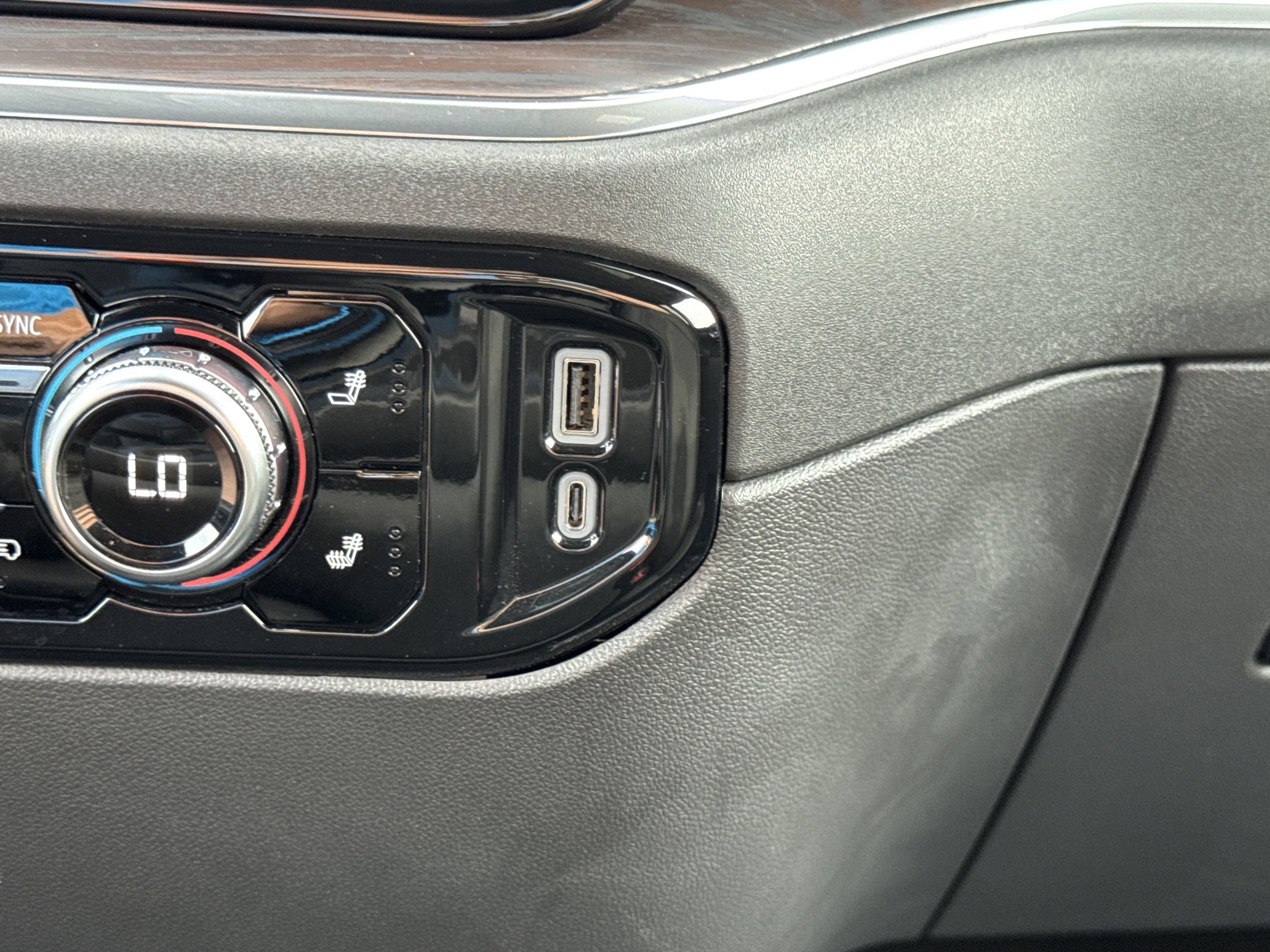 Used 2025 GMC Sierra 1500 SLT image 69