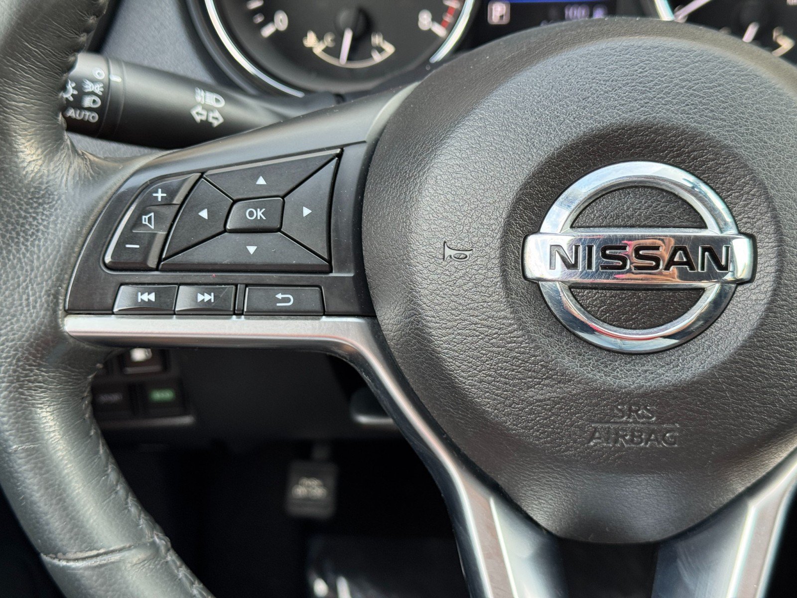 Used 2018 Nissan Rogue SV w/ Premium Package AWD/4WD image 21