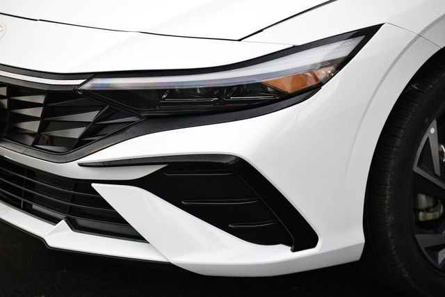 Certified 2025 Hyundai Elantra Limited image 12
