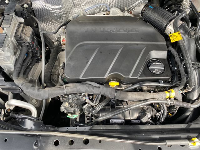 Used 2024 Chevrolet Trax RS w/ Sunroof Package FWD image 22
