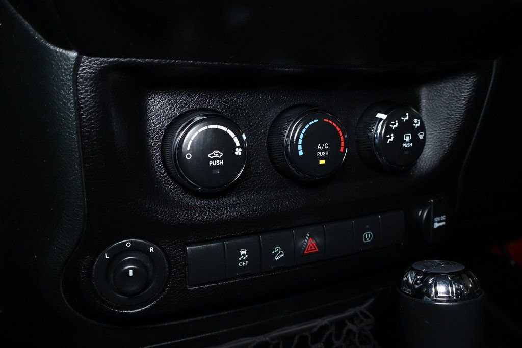 Used 2017 Jeep Wrangler Unlimited Sahara image 25