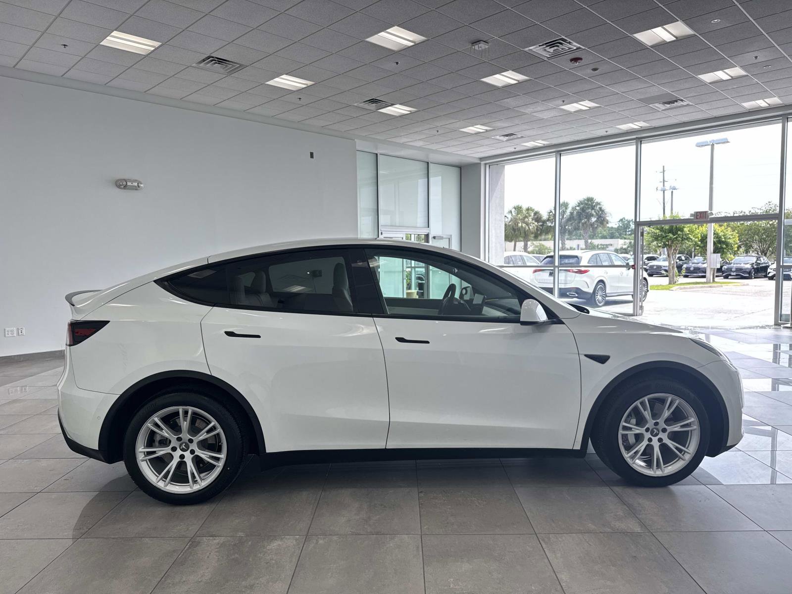 Used 2021 Tesla Model Y Long Range AWD/4WD image 4