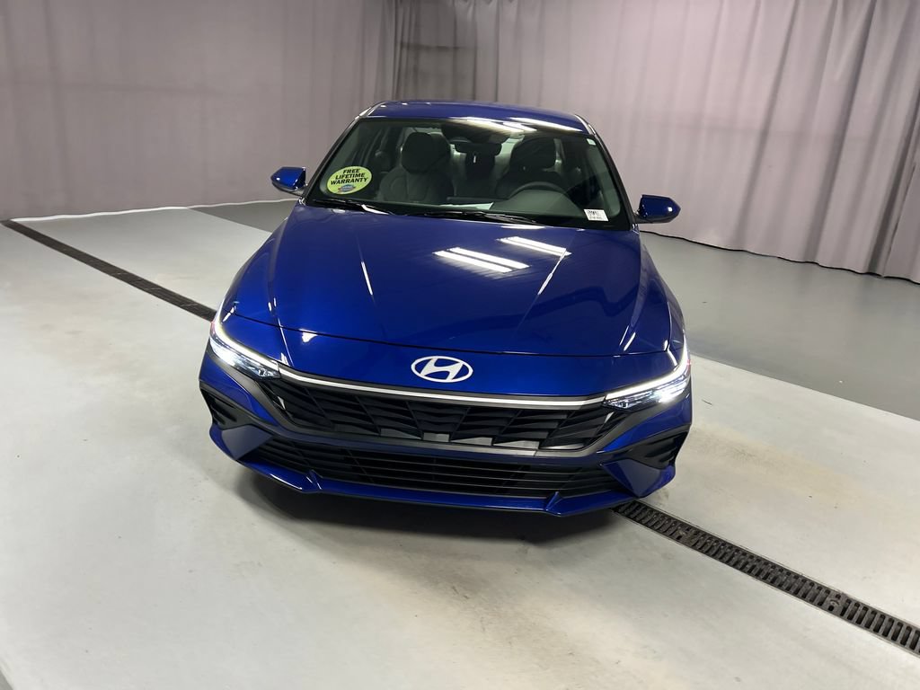 Used 2025 Hyundai Elantra SE FWD image 2