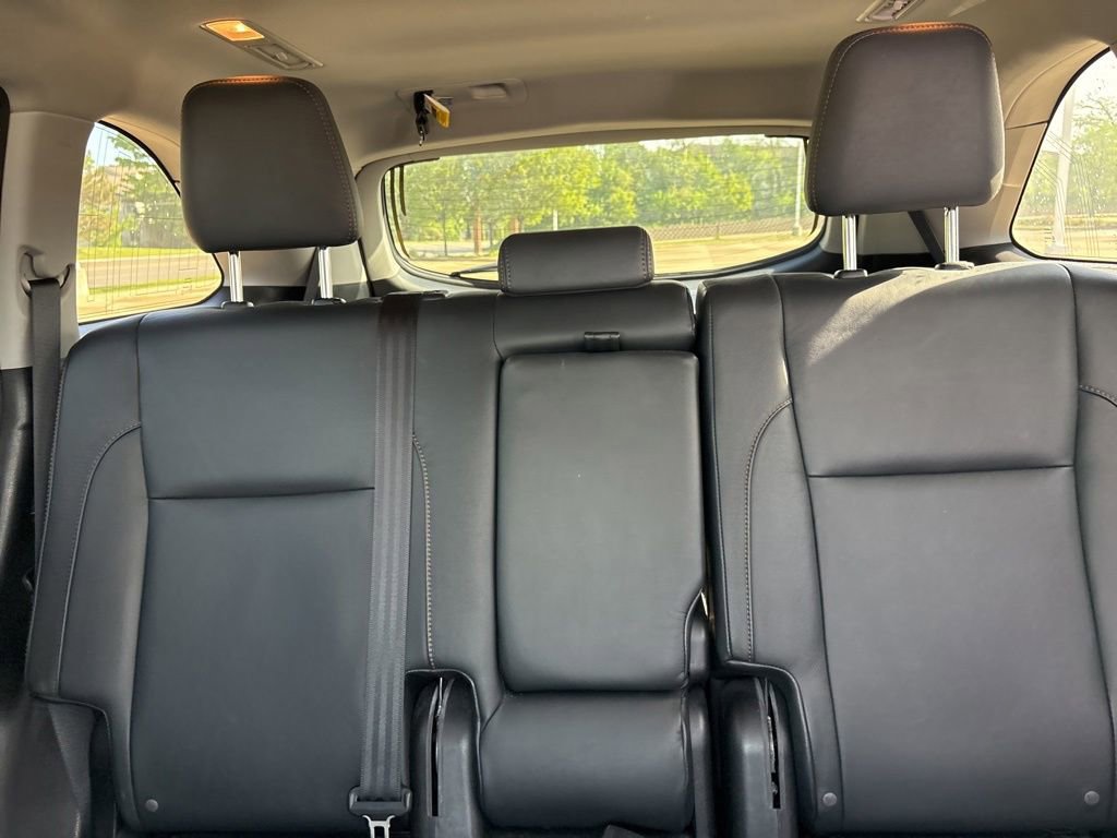 Used 2016 Toyota Highlander XLE AWD/4WD image 16