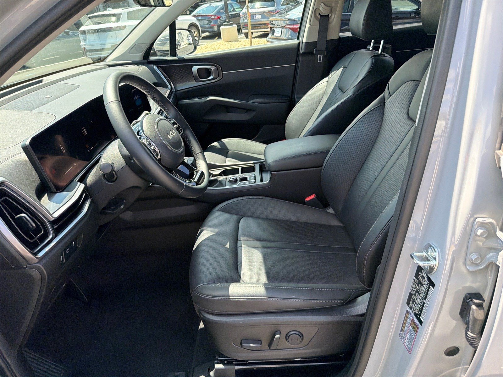 Certified 2025 Kia Sorento EX w/ Panoramic Sunroof Package FWD image 9