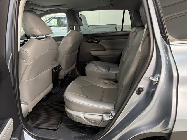 Used 2023 Toyota Highlander XLE w/ Protection Package #3 (TMS) AWD/4WD image 22
