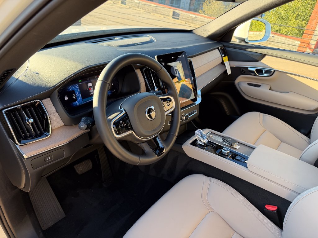 Certified 2026 Volvo XC90 B6 Plus w/ Protection Package Premier AWD/4WD image 12
