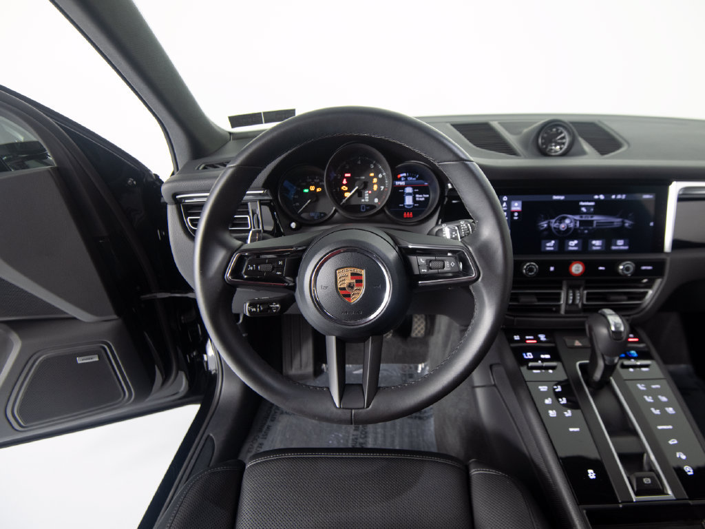 Certified 2026 Porsche Macan AWD/4WD image 18