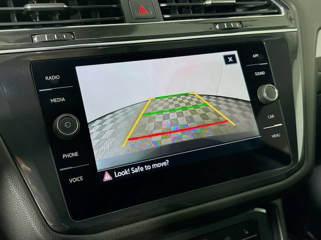 Certified 2023 Volkswagen Tiguan SE w/ Panoramic Sunroof Package AWD/4WD image 16