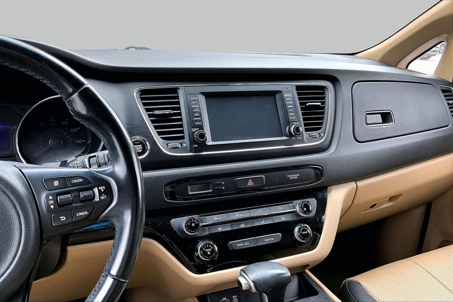 Used 2017 Kia Sedona LX w/ LX Essentials Premium Package FWD image 7