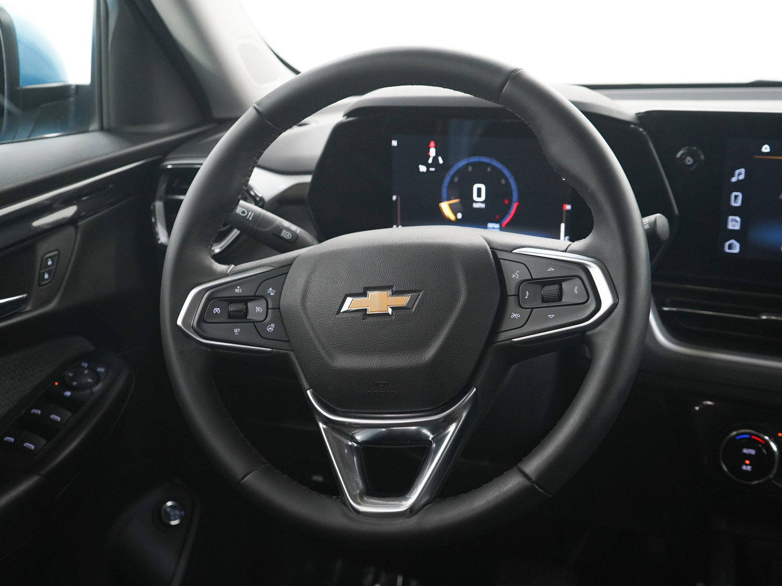 Used 2025 Chevrolet TrailBlazer LT w/ Convenience Package AWD/4WD image 17