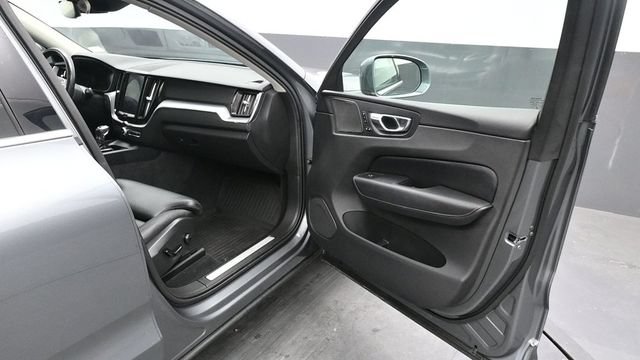 Used 2019 Volvo XC60 T6 Momentum w/ Advanced Package AWD/4WD image 13