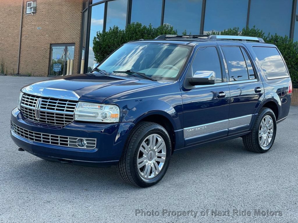 Used 2011 Lincoln Navigator 2WD image 3