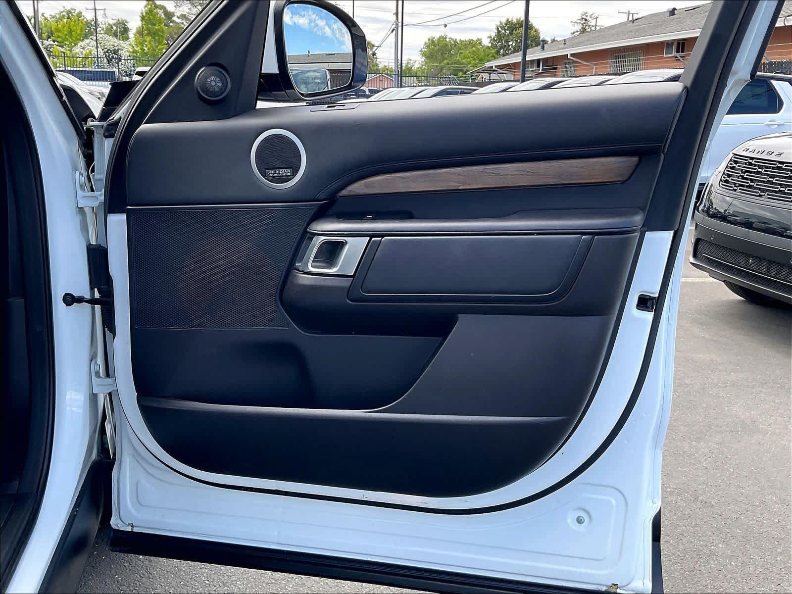 Used 2018 Land Rover Discovery HSE Luxury AWD/4WD image 26
