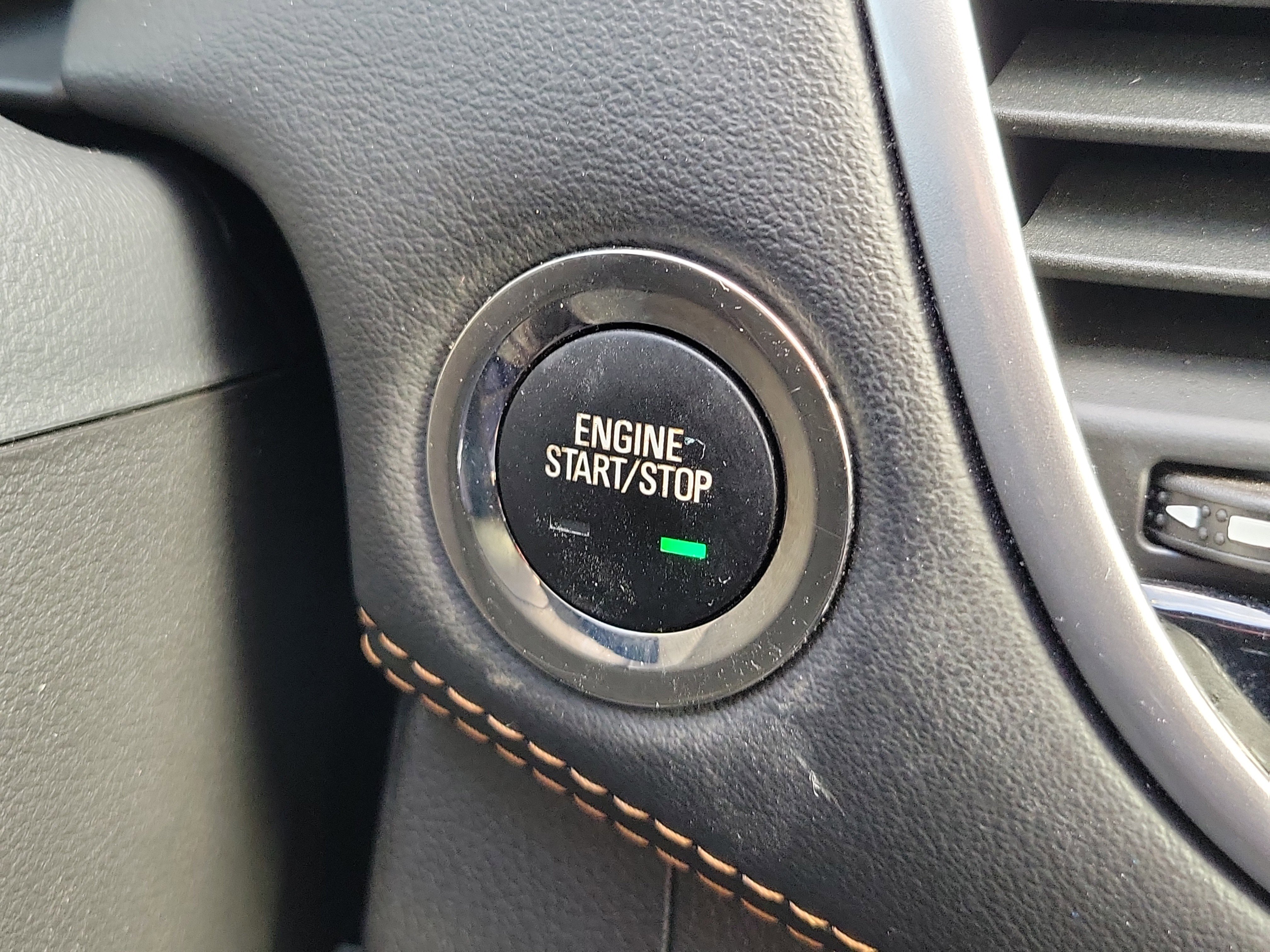 Used 2022 Chevrolet Trax LT w/ Redline Edition image 30