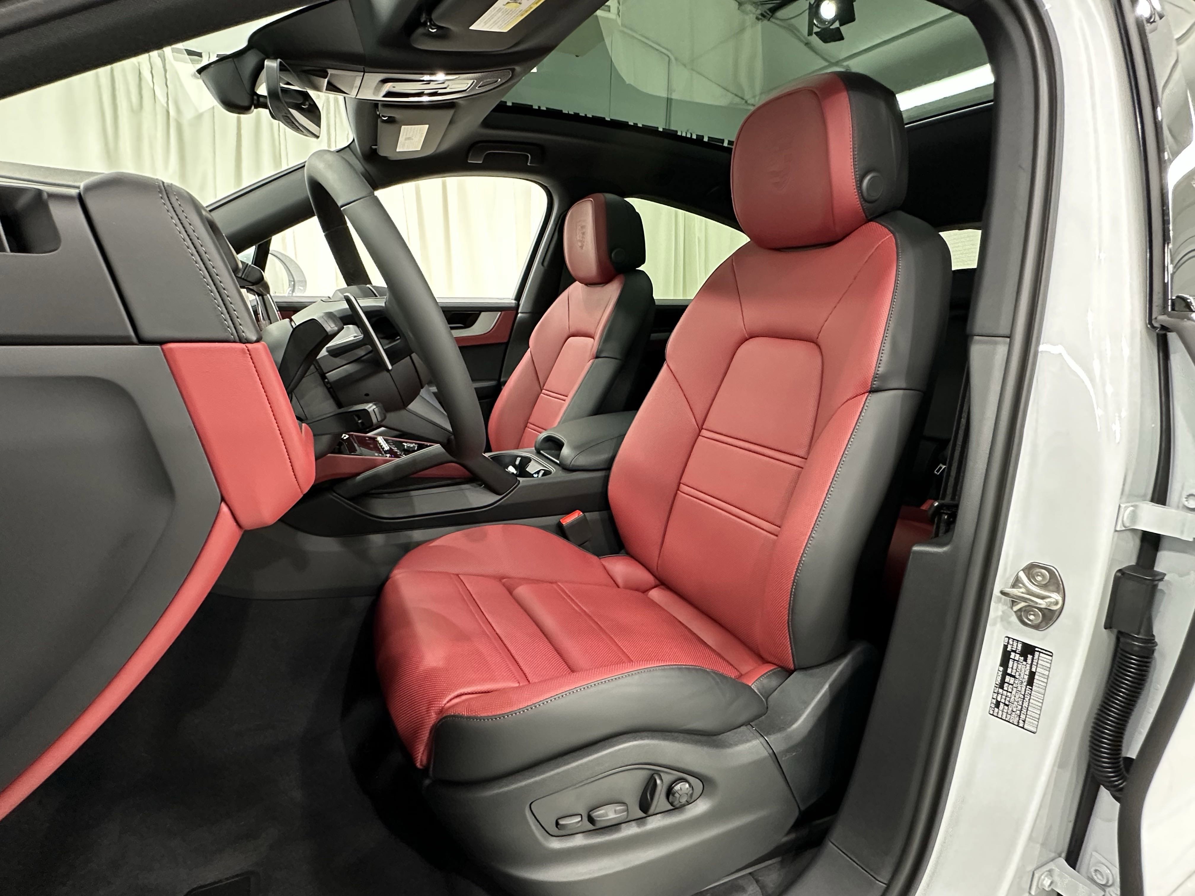 Certified 2025 Porsche Cayenne E-Hybrid image 31