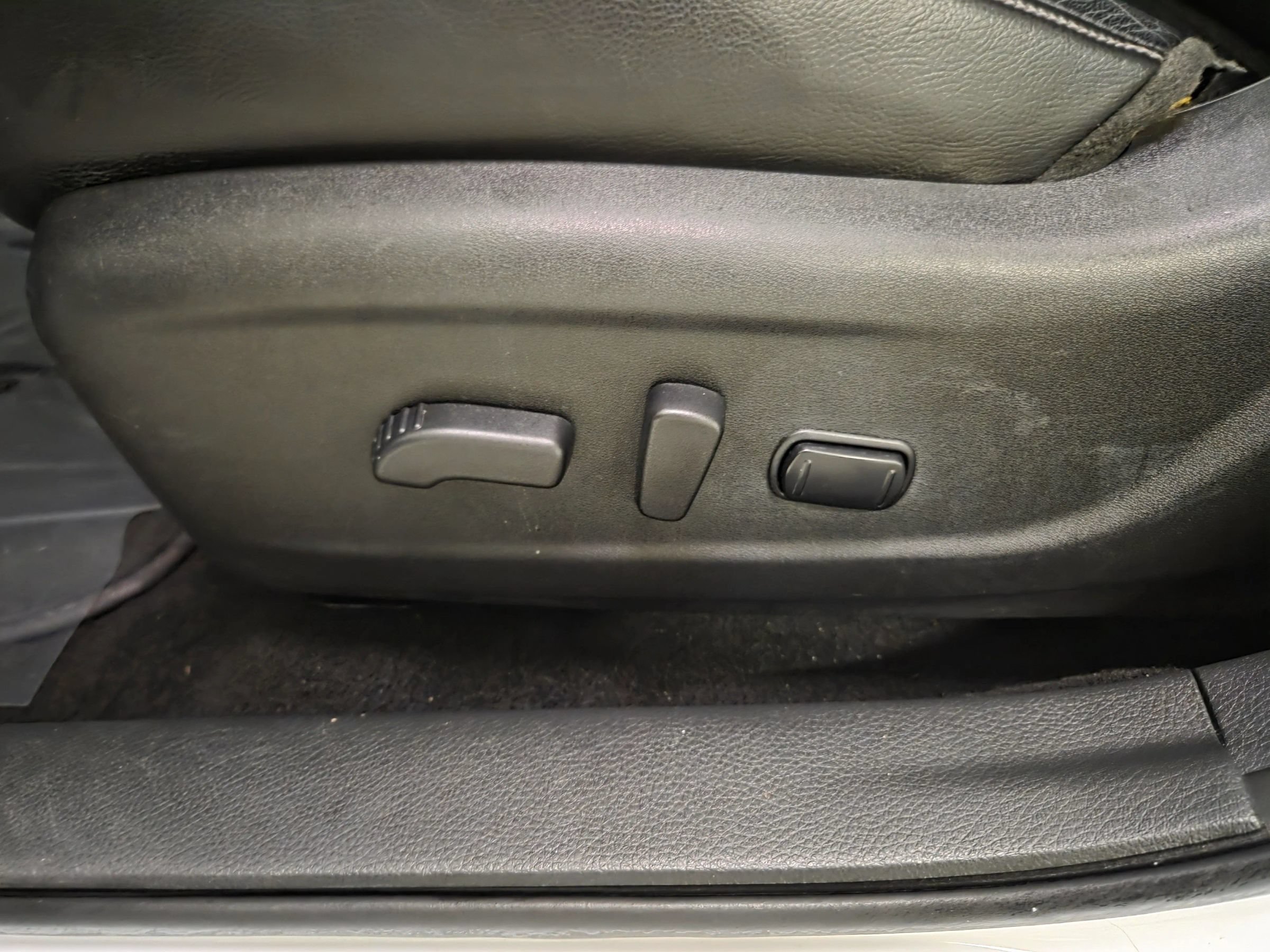 Used 2016 Nissan Sentra SL w/ Technology Package FWD image 16