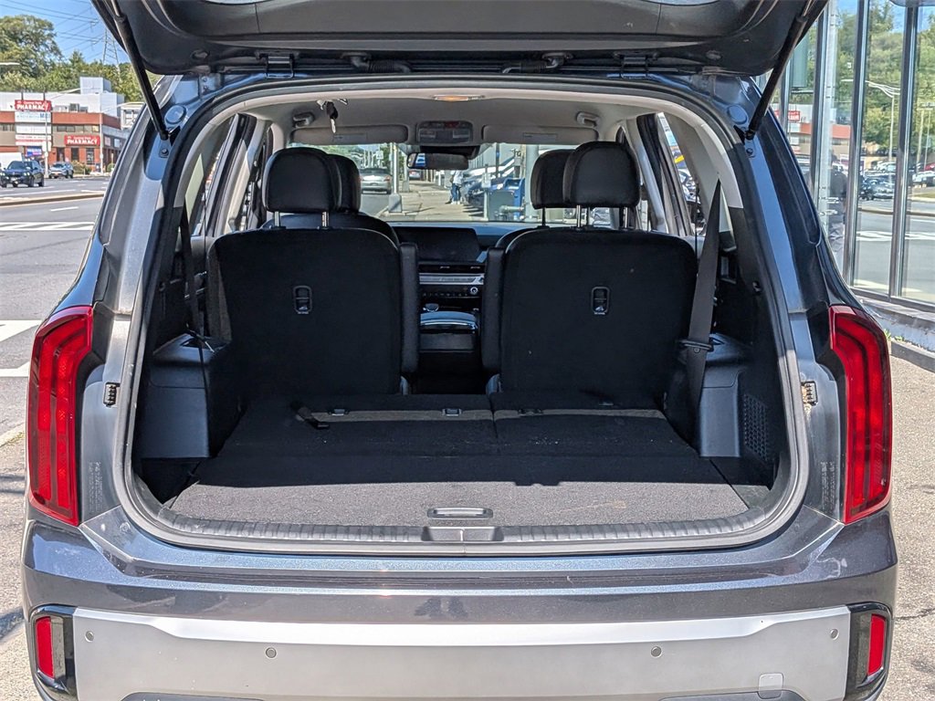 Used 2023 Kia Telluride S image 8