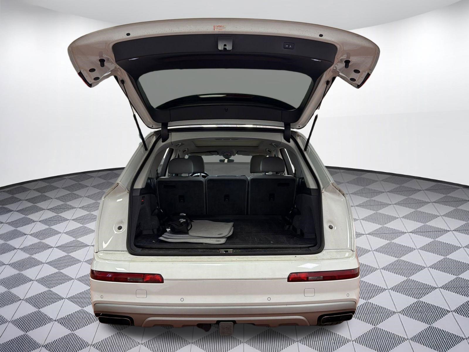 Used 2019 Audi Q7 3.0T Prestige image 32