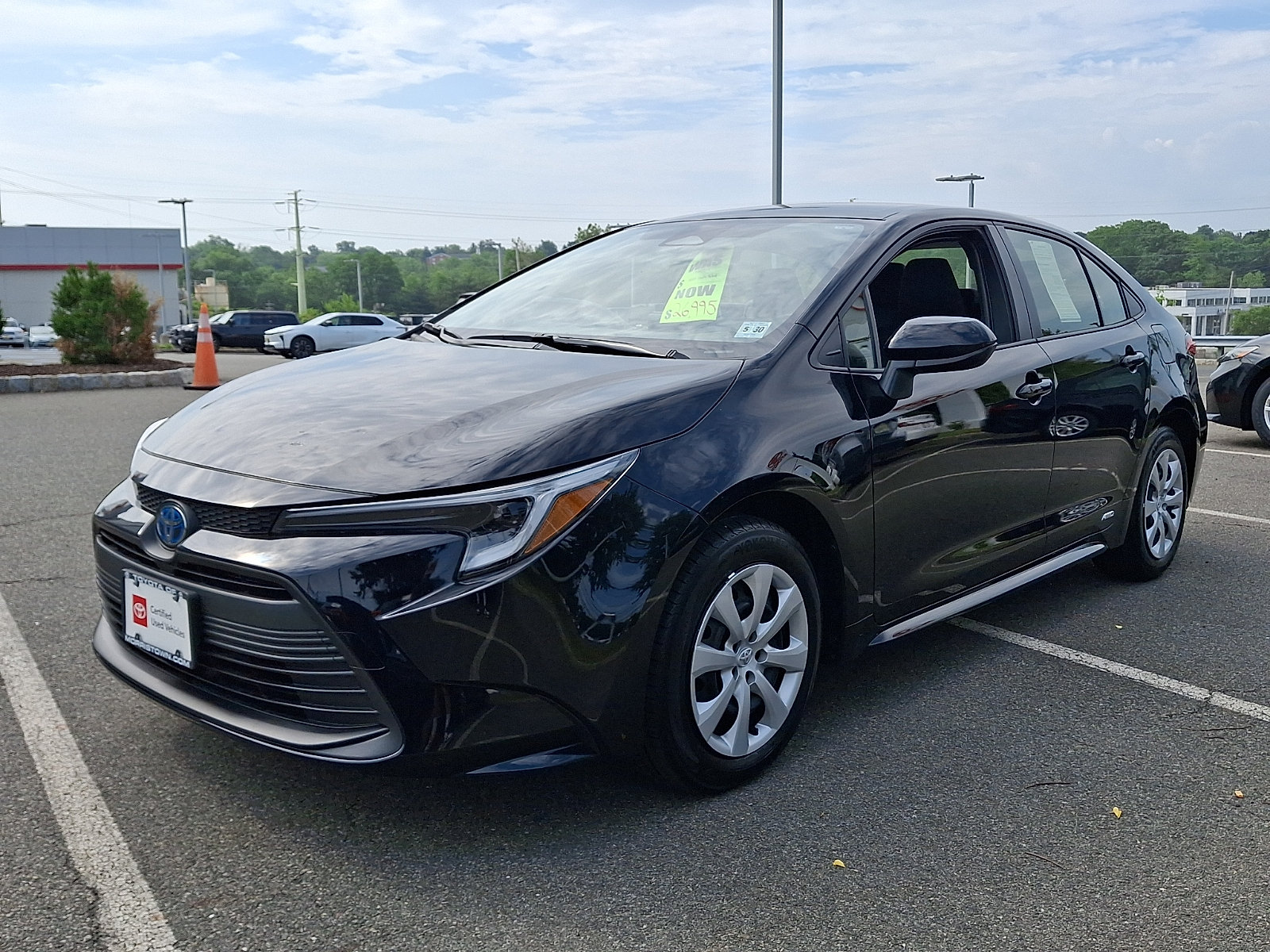 Certified 2025 Toyota Corolla LE AWD/4WD image 3
