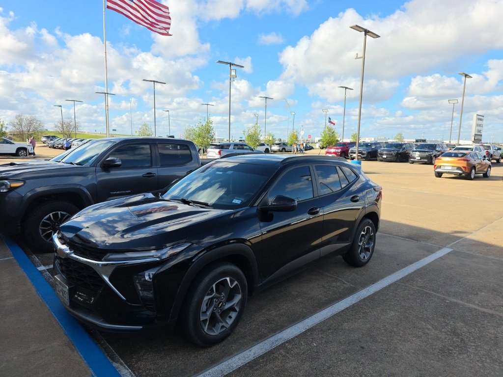 Used 2024 Chevrolet Trax LT w/ Driver Confidence Package