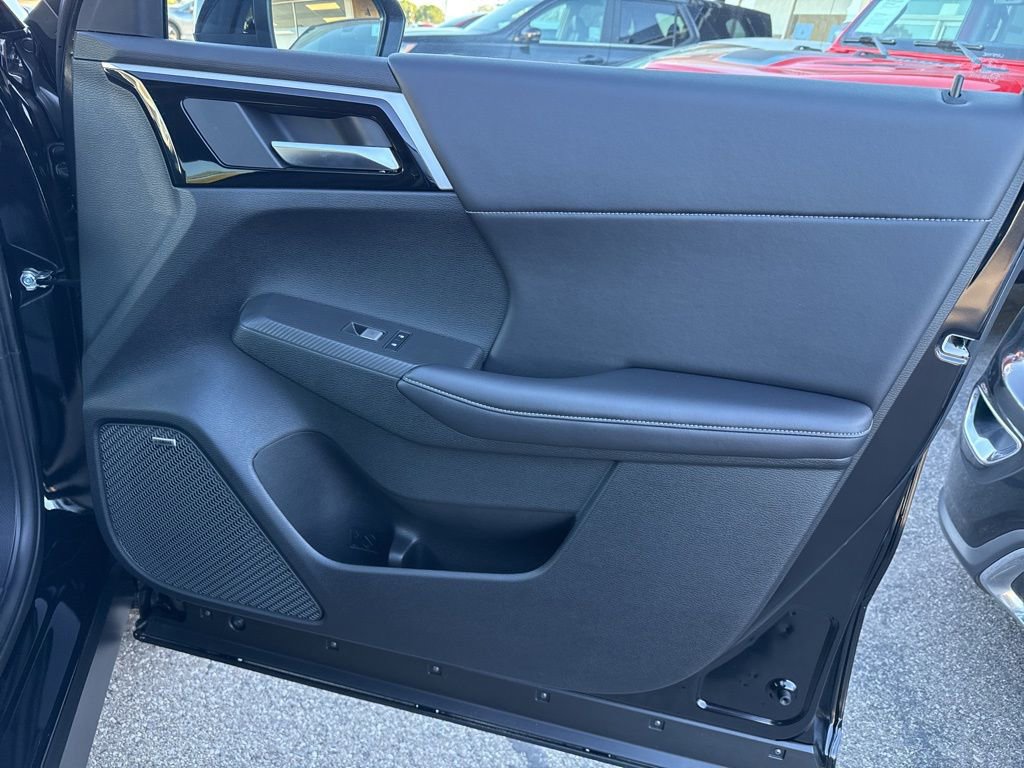 New 2025 Mitsubishi Outlander SE image 32