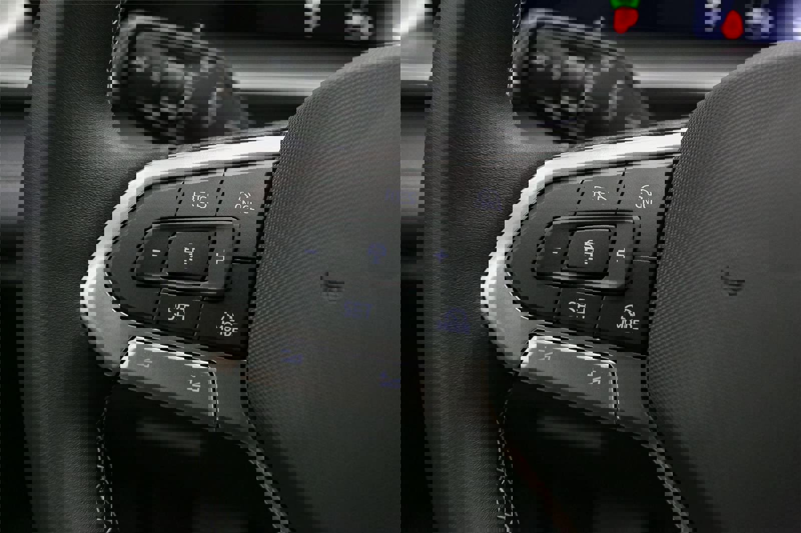 New 2025 Volkswagen Tiguan SE image 21