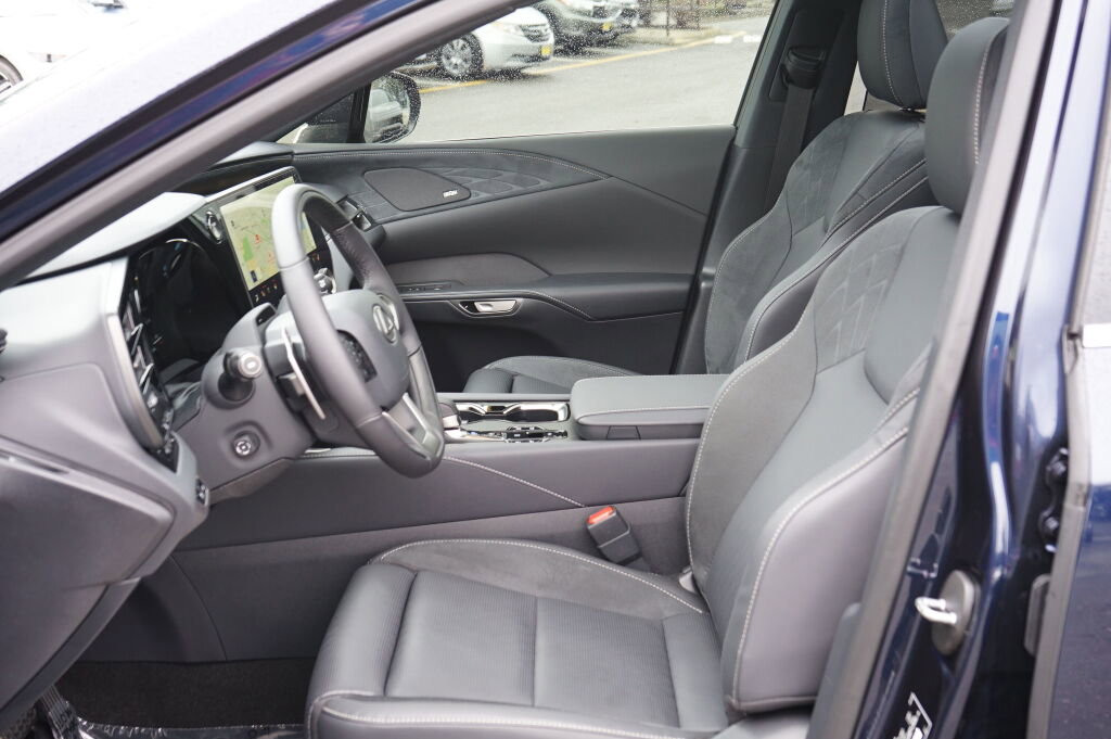 Used 2025 Lexus RX 450h 450h+ Luxury image 15