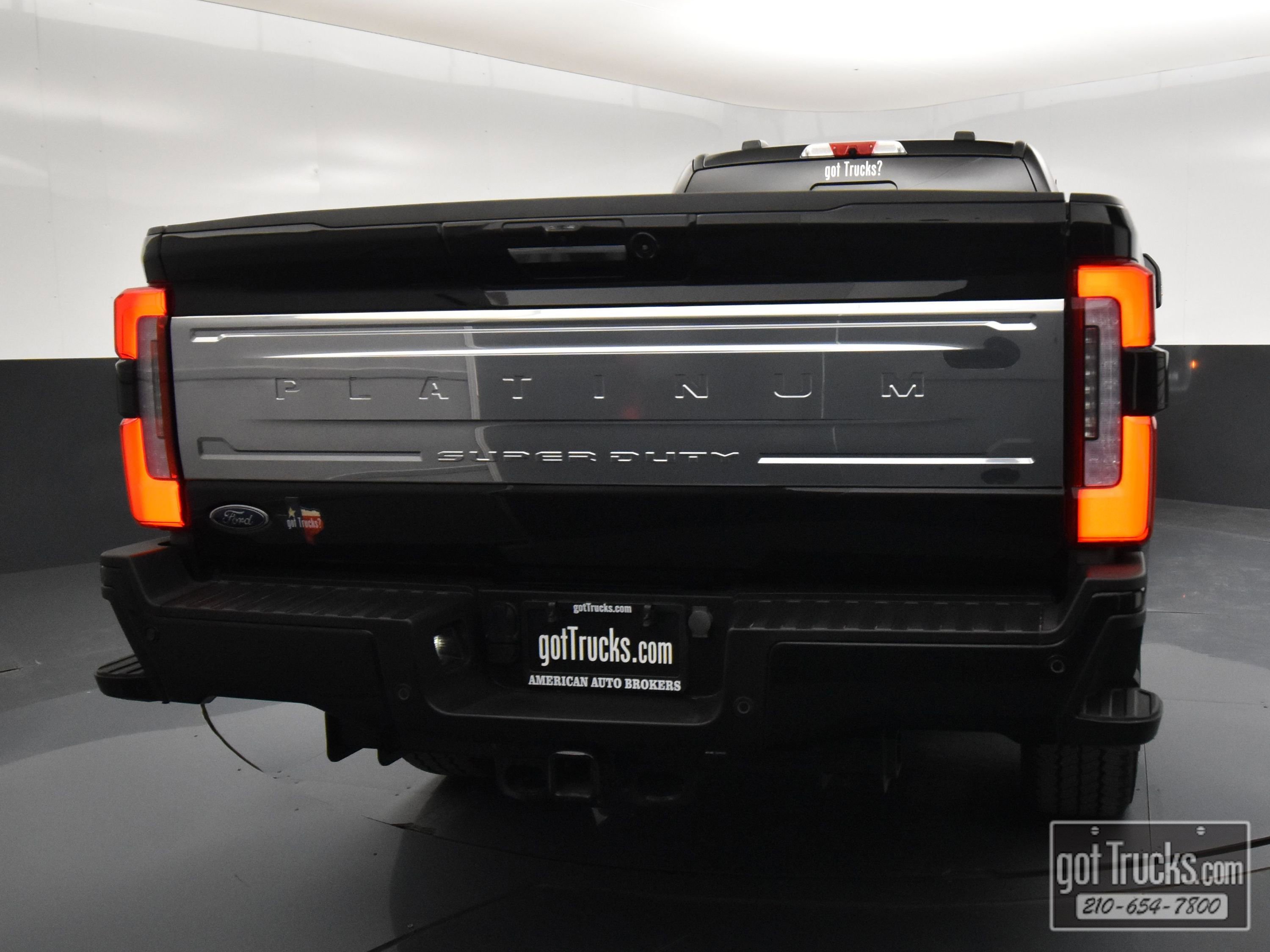 Used 2024 Ford F350 Platinum w/ FX4 Off-Road Package AWD/4WD image 6