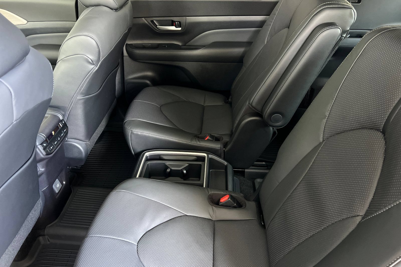 New 2026 Toyota Grand Highlander AWD Hybrid image 9