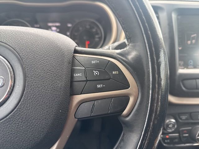 Used 2018 Jeep Cherokee Limited w/ Luxury Group FWD image 11