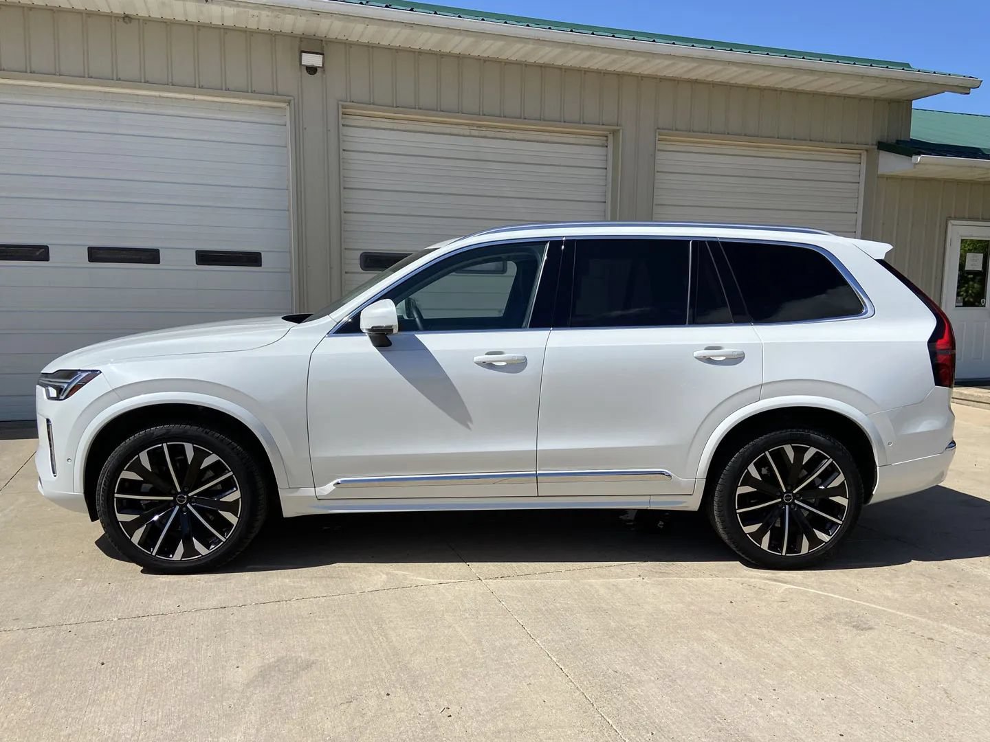 Used 2025 Volvo XC90 B6 Plus AWD/4WD image 4