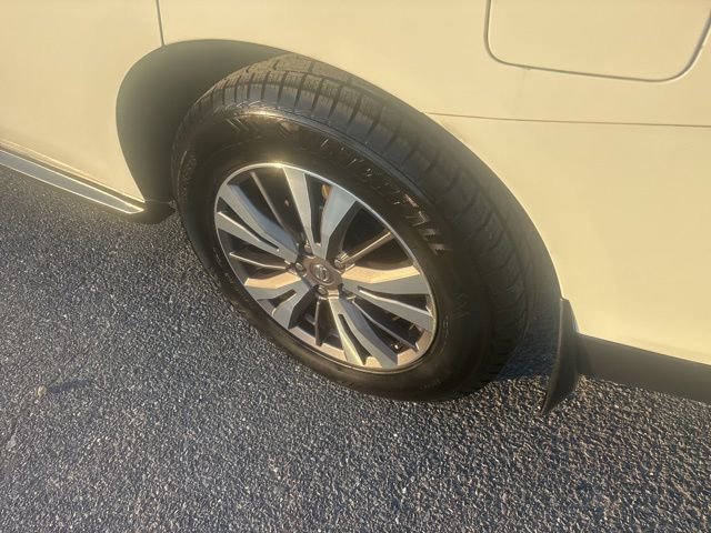 Used 2017 Nissan Pathfinder SV AWD/4WD image 19