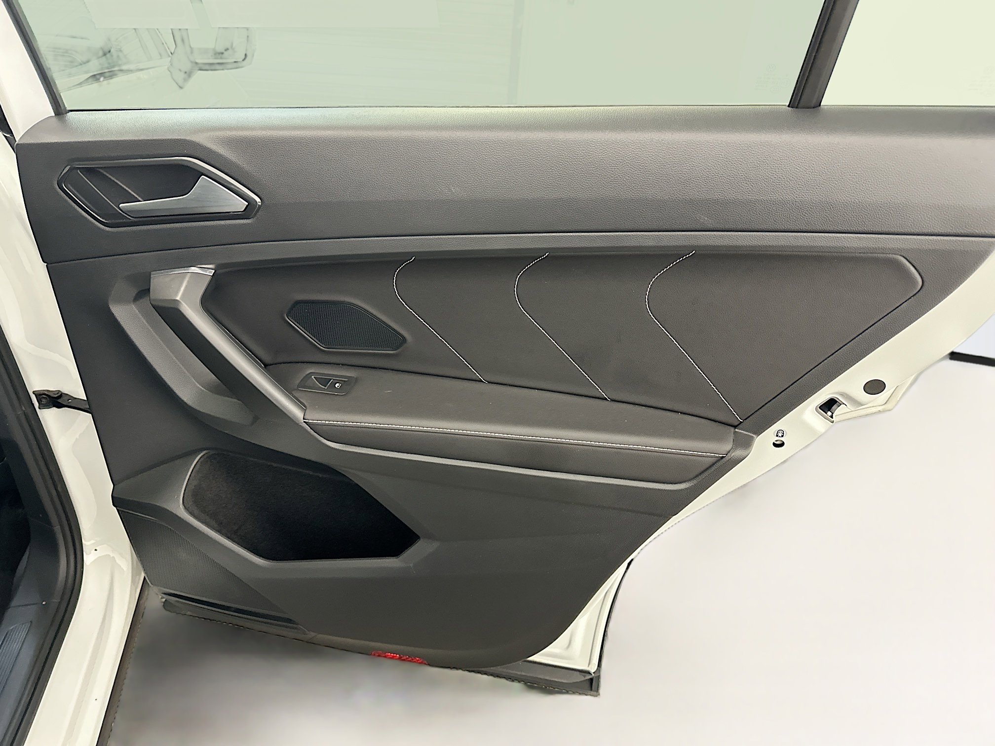 Used 2023 Volkswagen Tiguan SE w/ Panoramic Sunroof Package image 33