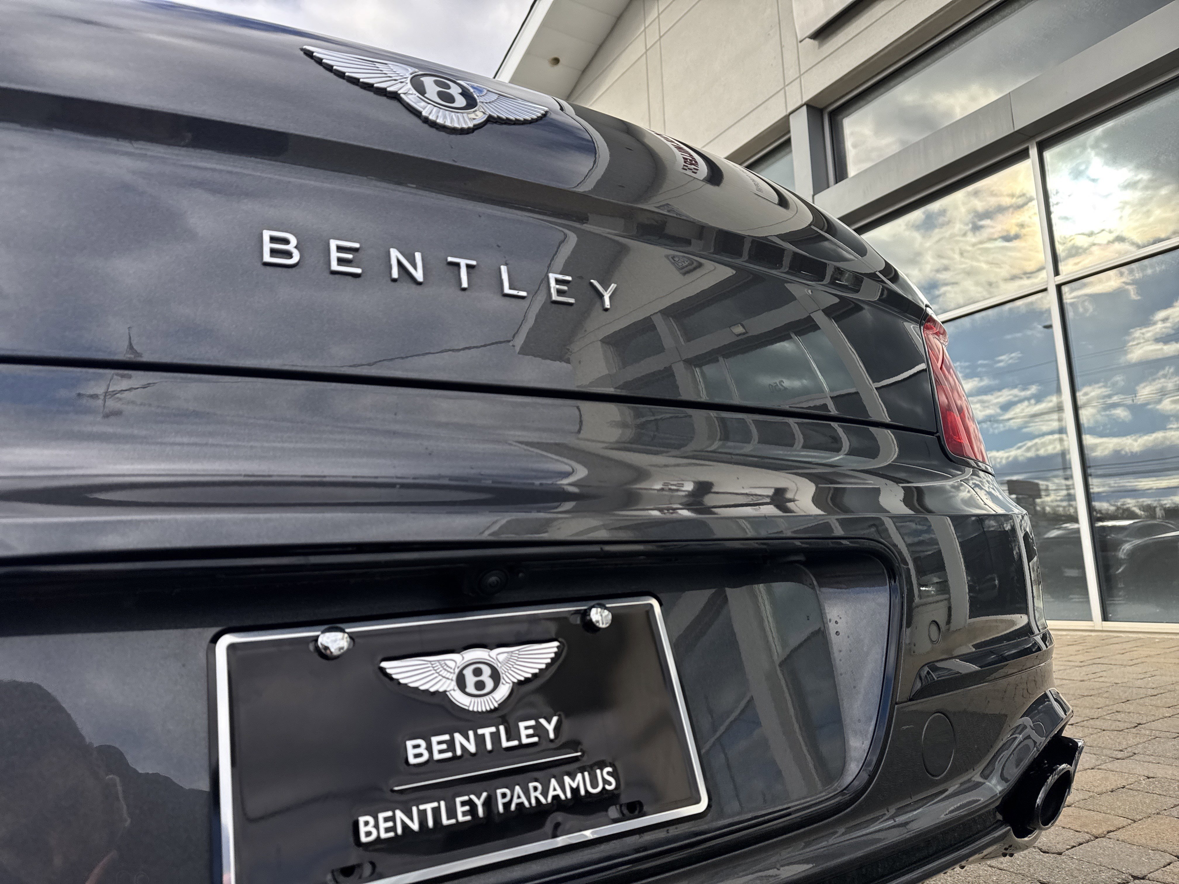 Used 2022 Bentley Flying Spur V8 image 28