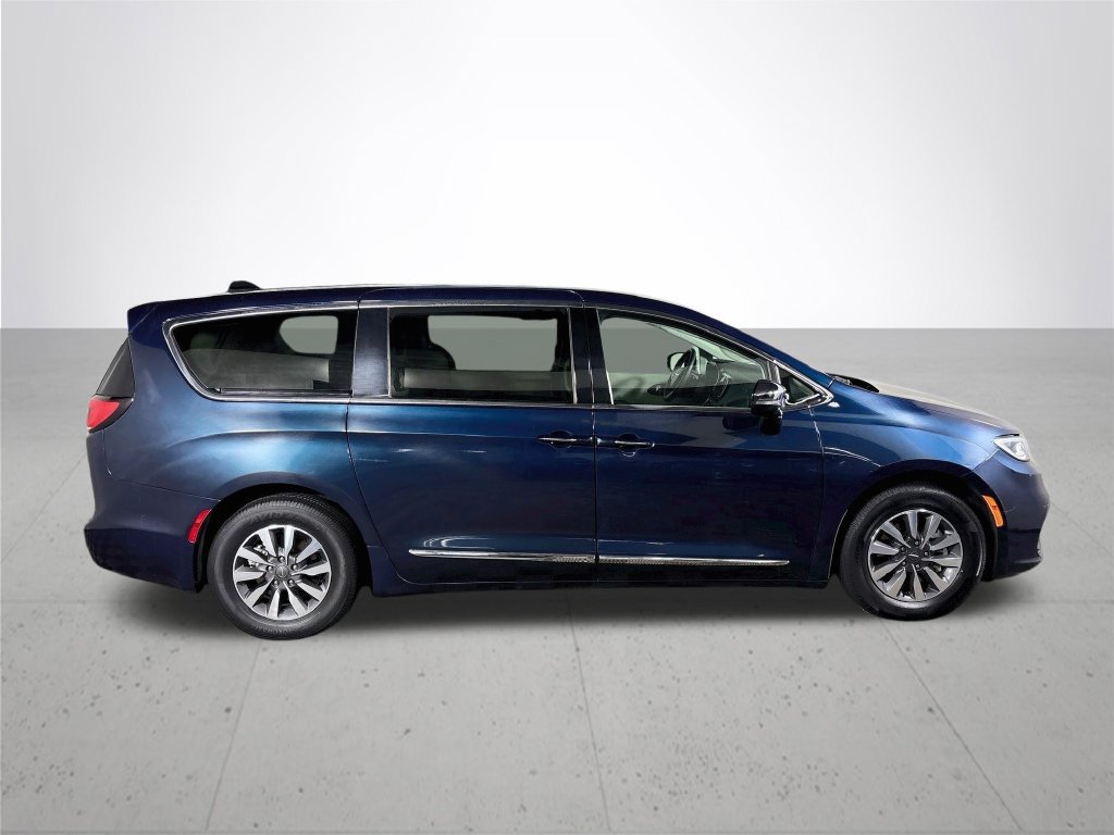 Used 2023 Chrysler Pacifica Limited FWD image 5