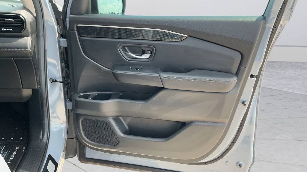 Used 2025 Honda Pilot Elite image 23