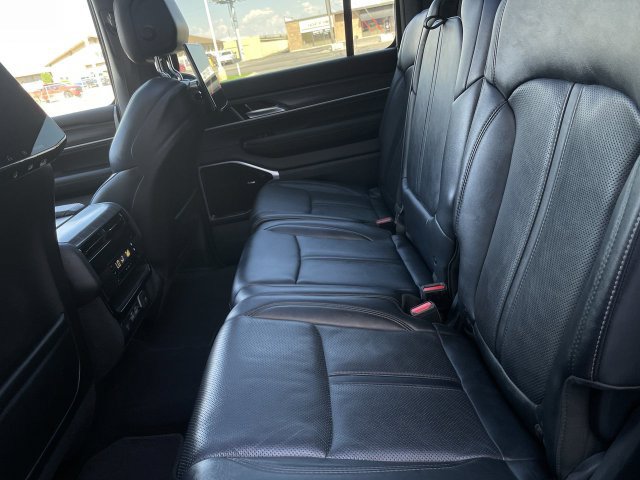 Used 2023 Jeep Wagoneer L Series III w/ Premium Group I AWD/4WD image 23
