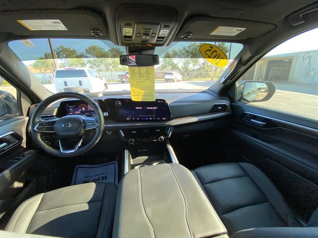 Used 2025 Chevrolet Suburban Z71 w/ Comfort Package AWD/4WD image 16