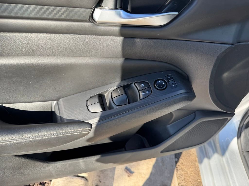 Used 2024 Nissan Altima 2.5 SV image 10