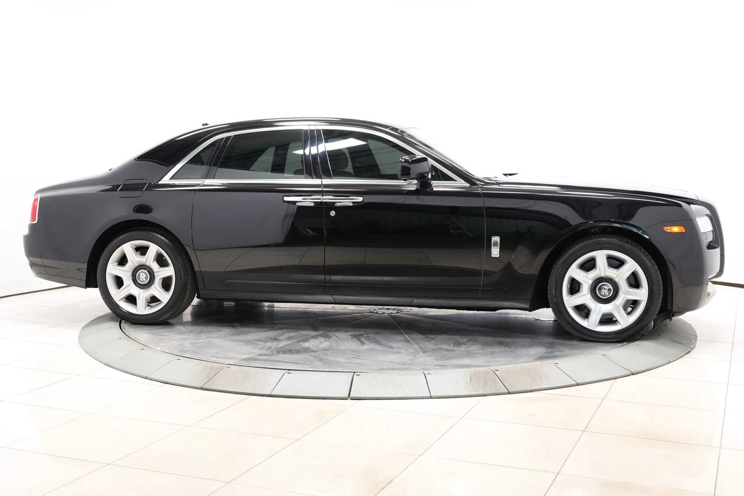 Used 2010 Rolls-Royce Ghost RWD image 72