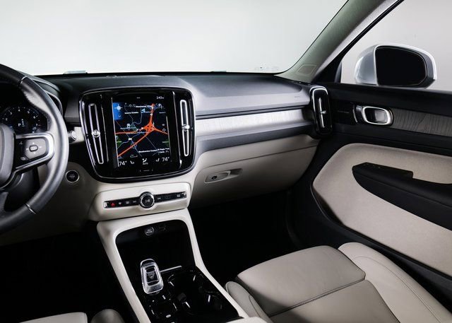 Used 2021 Volvo XC40 T5 Inscription w/ Advanced Package image 18