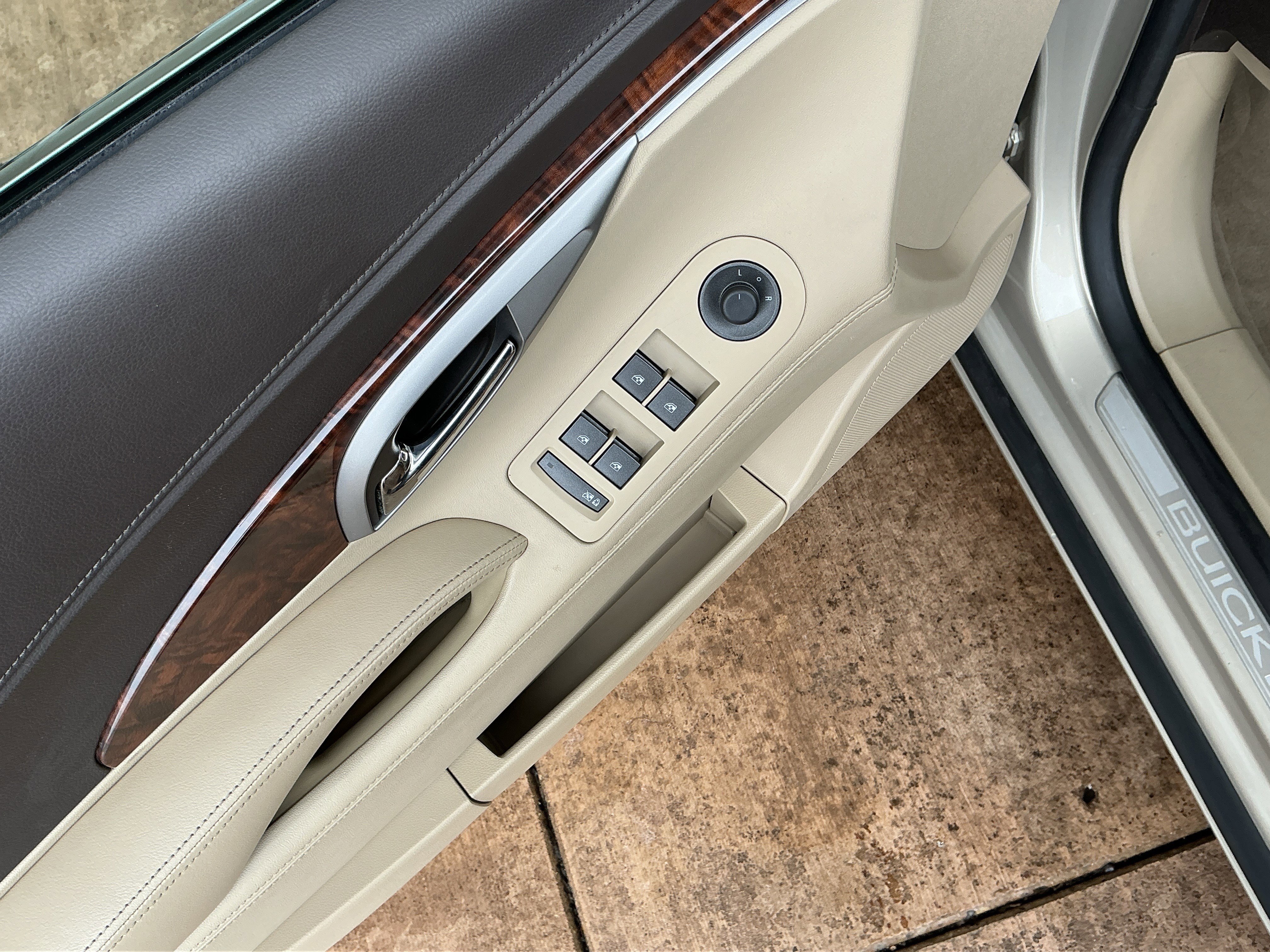 Used 2010 Buick LaCrosse CX image 15